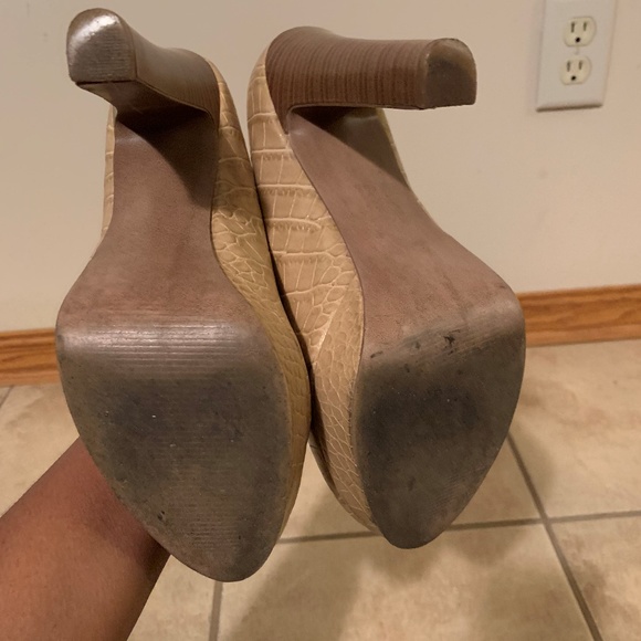 BCBGeneration tan "Jodie" Womens size 8 - Picture 4 of 7